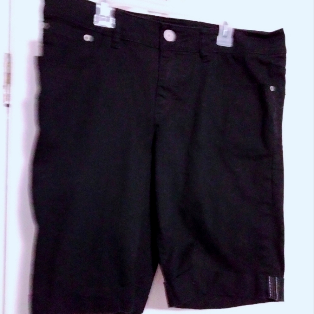 Women's sz 12 Faded glory shorts in like new condition